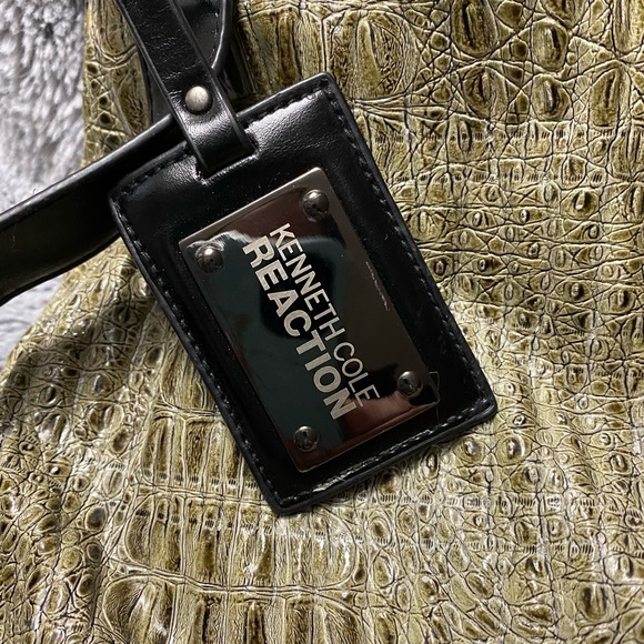 Gator print (100% PVC, no gators injured) shoulder bag - Picture 2 of 8